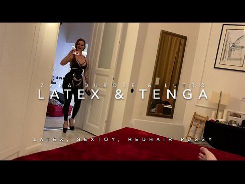 ❤️ Dada wa kambo mwenye kichwa chekundu akiwa amevalia vazi la latex alilobanwa na kaka wa kambo Pono ya kujitengenezea nyumbani ☑